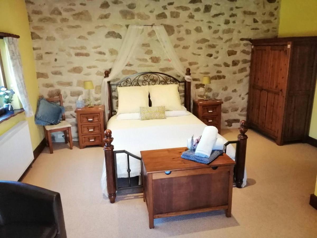 Bed and Breakfast La Grange Ancienne Montrollet Экстерьер фото