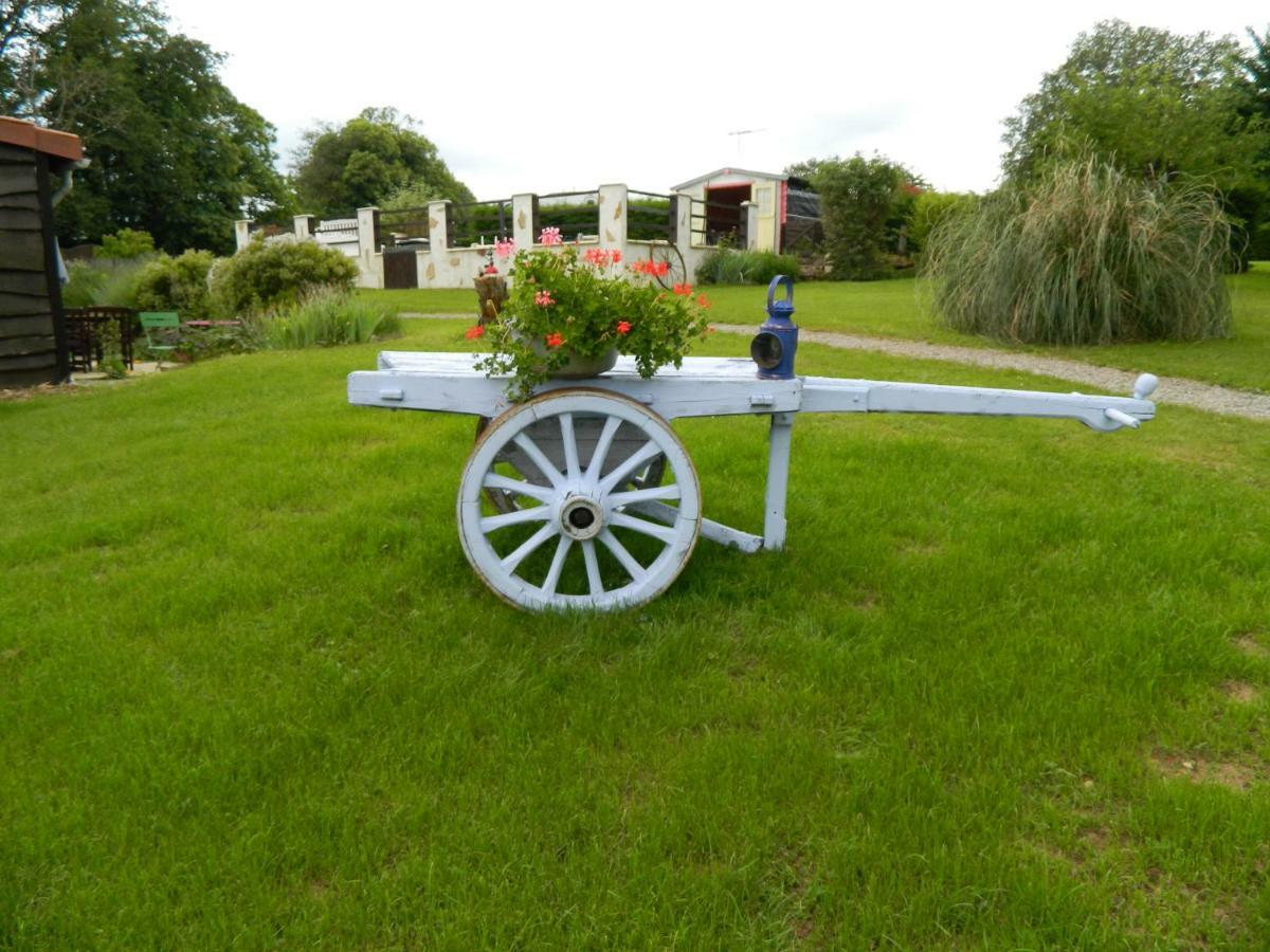 Bed and Breakfast La Grange Ancienne Montrollet Экстерьер фото